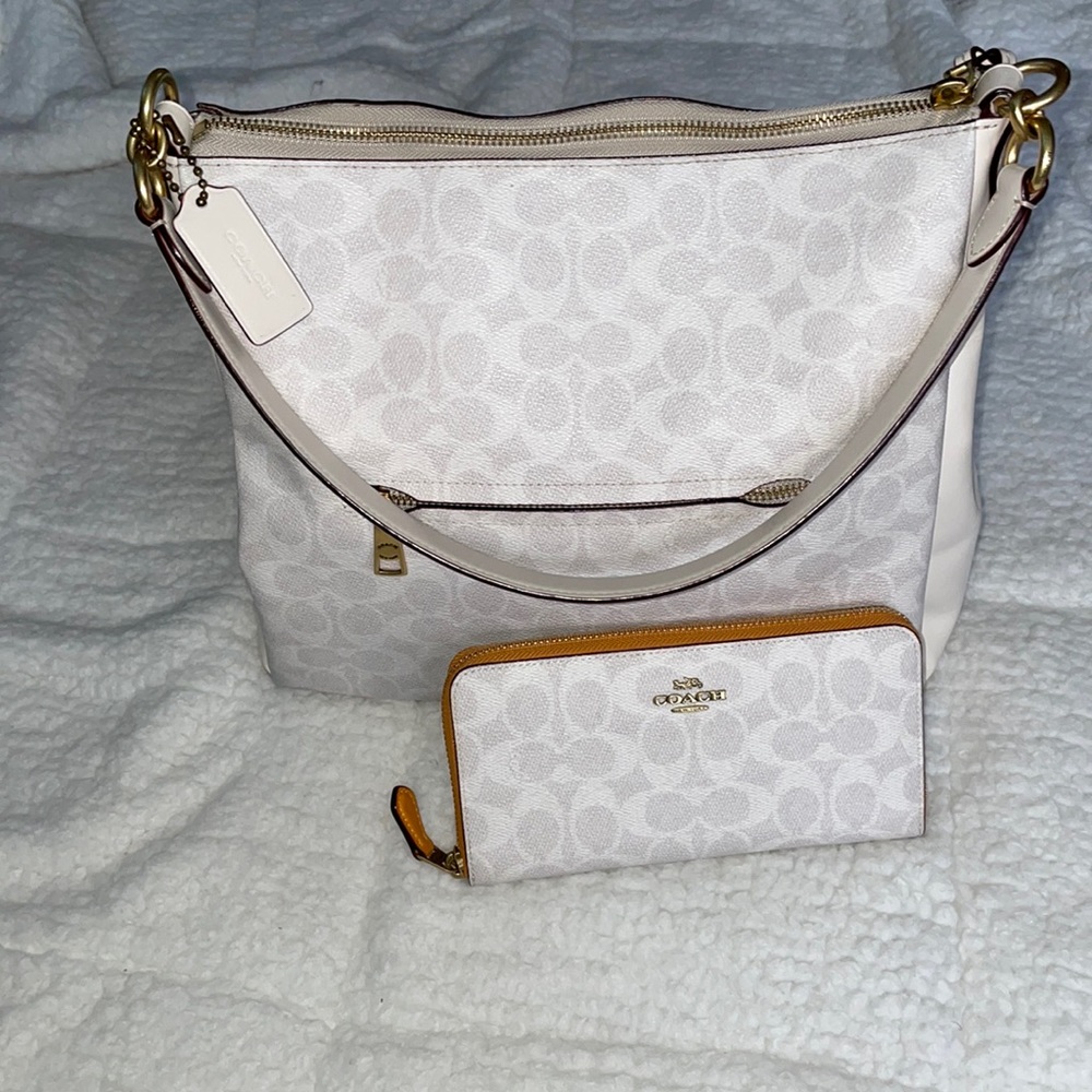 Coach Shay Signature